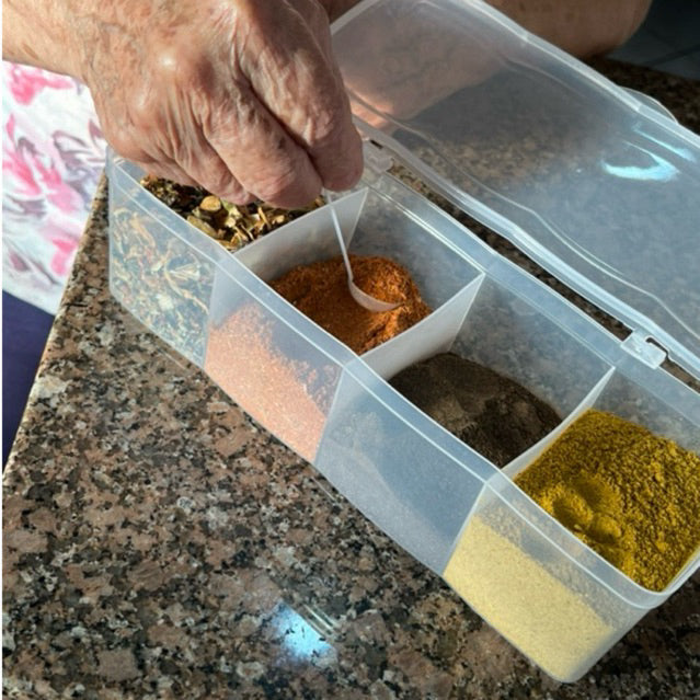 Porta Condimentos com 4 Divisórias + 4 Colheres – Organização com Estilo para Sua Cozinha